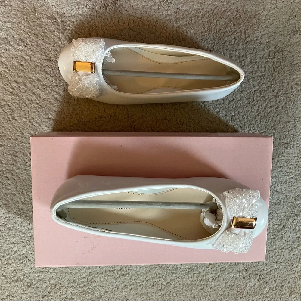 NEW Laura Ashley White Patent Flats with Beaded Bow Size 3